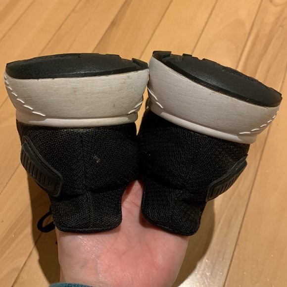 Adidas Cloud Foam athletic shoes- size 6 - Picture 8 of 16